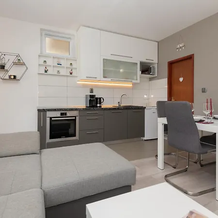 With Parking Apartment *