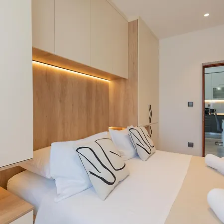 Apartment With Parking Split