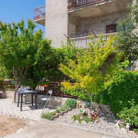 Апартаменты In With Free Parking *